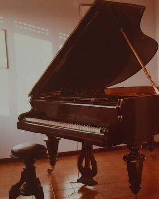 Pianoforte mezza coda