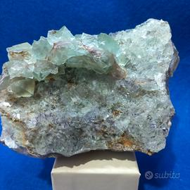 minerali Fluorite bicolore cina