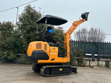 E219 Escavatore Komatsu 15 q PC05