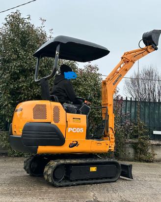 E219 Escavatore Komatsu 15 q PC05