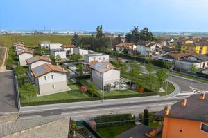 VILLA SINGOLA A CASTEL D'AZZANO