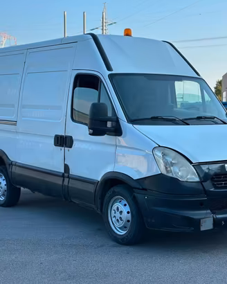 Iveco 35s15 passo medio e tetto alto