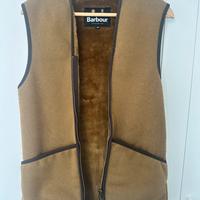 Gilet Barbour sotto giacca pellicciotto