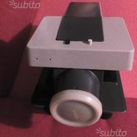 Proiettore per diapositive bipasso, a caricatore o