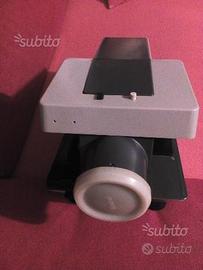 Proiettore per diapositive bipasso, a caricatore o