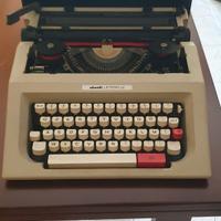Macchina da scrivere lettera 42
