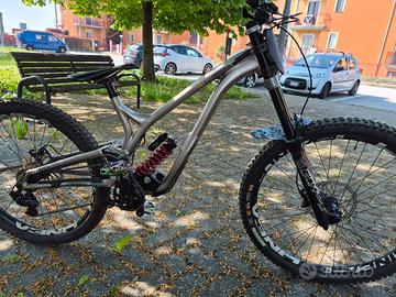 downhill commencal supreme 4.2 da  29