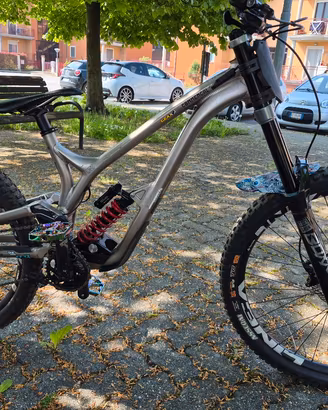 downhill commencal supreme 4.2 da  29