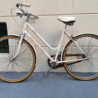 Bicicletta Bianchi da passeggio tipo olandese
