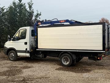 Iveco daily ribaltabile con gru
