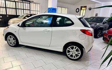 Mazda2 1.3 sport 16v edition white