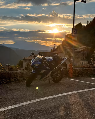 Yamaha YZF R125 - 2013 - Livrea Yamalube BluBianco