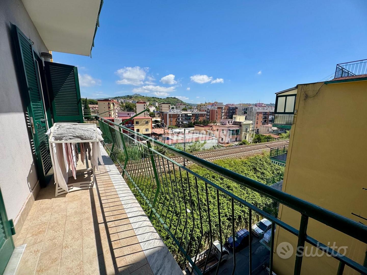 Appartamento a Napoli Via diomede carafa 3 locali