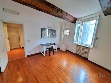 Appartamento di 138 m² con più di 5 locali a Reggi