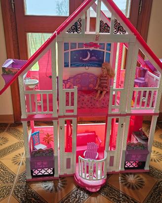 Giocatolo- casa di Barbie