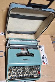 macchina da scrivere Olivetti Lettera 22 del 195