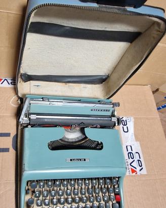 macchina da scrivere Olivetti Lettera 22 del 195
