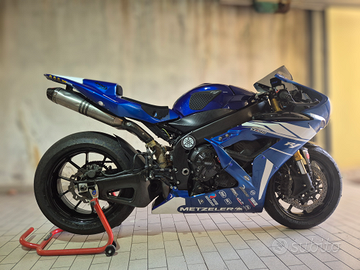 Yamaha r1 racing/permuto usato