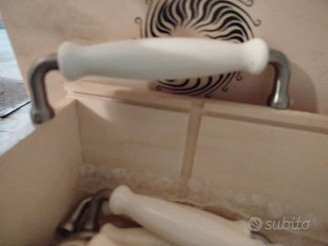 maniglie Ikea cucina bianco e cromato 