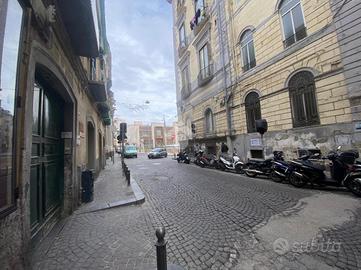NEGOZIO A NAPOLI