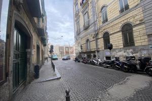 NEGOZIO A NAPOLI
