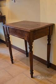 piccolo scrittoio in legno