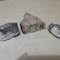 Quarzi con roccia madre