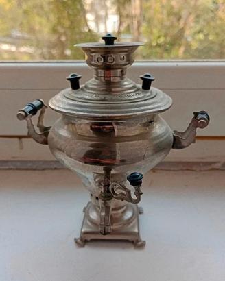 samovar sovietico vintage in miniatura 