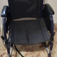 Sedia a rotelle e cintura lombare
