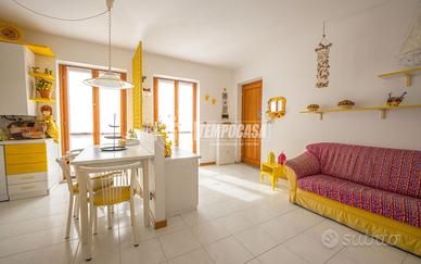 Appartamento con ingresso indipendente vista mare