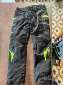Pantaloni moto