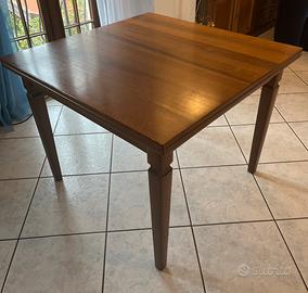 Tavolo Legno Massello Stile Classico Allungabile