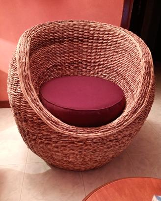 Poltrona in rattan con cuscino bordeaux 
