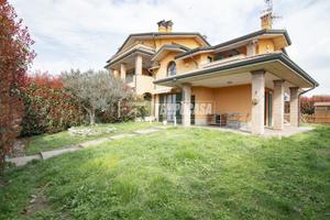 Villa a Cassano d'Adda Via Vallette 4 locali