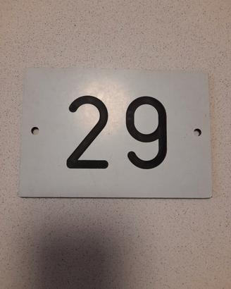 Numero civico 29.