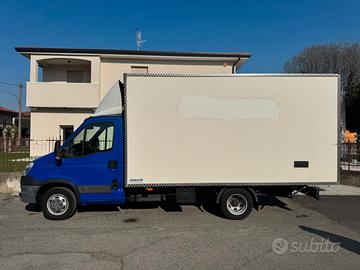 iveco daily 35 c 15 cassone coibentato 