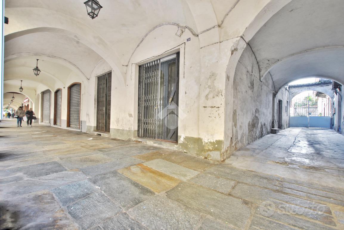 NEGOZIO A CRESCENTINO - Vista 3