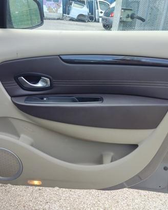 Pannello porta ant dx RENAULT SCENIC del 2010