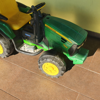 Trattorino John Deere per bambini