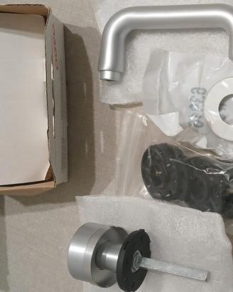 Serratura e pomello per porta in vetro