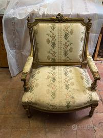 Poltrona Luigi XVI in legno intagliato e dorato