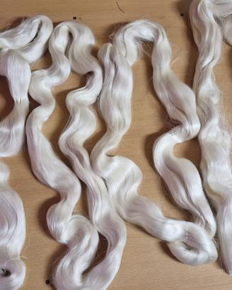 Capelli sintetici bianchi