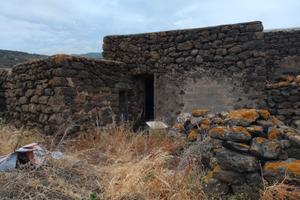 Dammuso con terreno adiacente Pantelleria