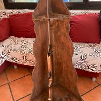 Rastrelliera in legno.