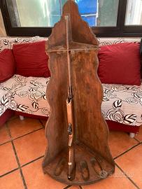 Rastrelliera in legno.