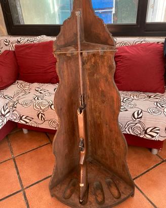 Rastrelliera in legno.
