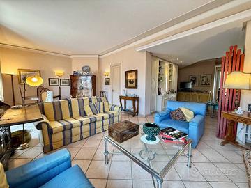 Appartamento di 160 m² con più di 5 locali a Catan