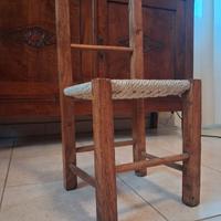 sedia in legno fatta artigianalmente