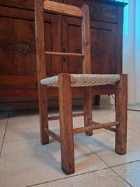 sedia in legno fatta artigianalmente