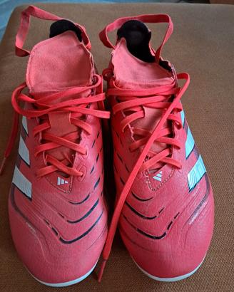 2 paia di scarpini Adidas Predator e Kipsta